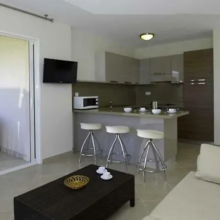 Holiday home Porto-vecchio Sleeps 2 Pool Air Con T805890 *